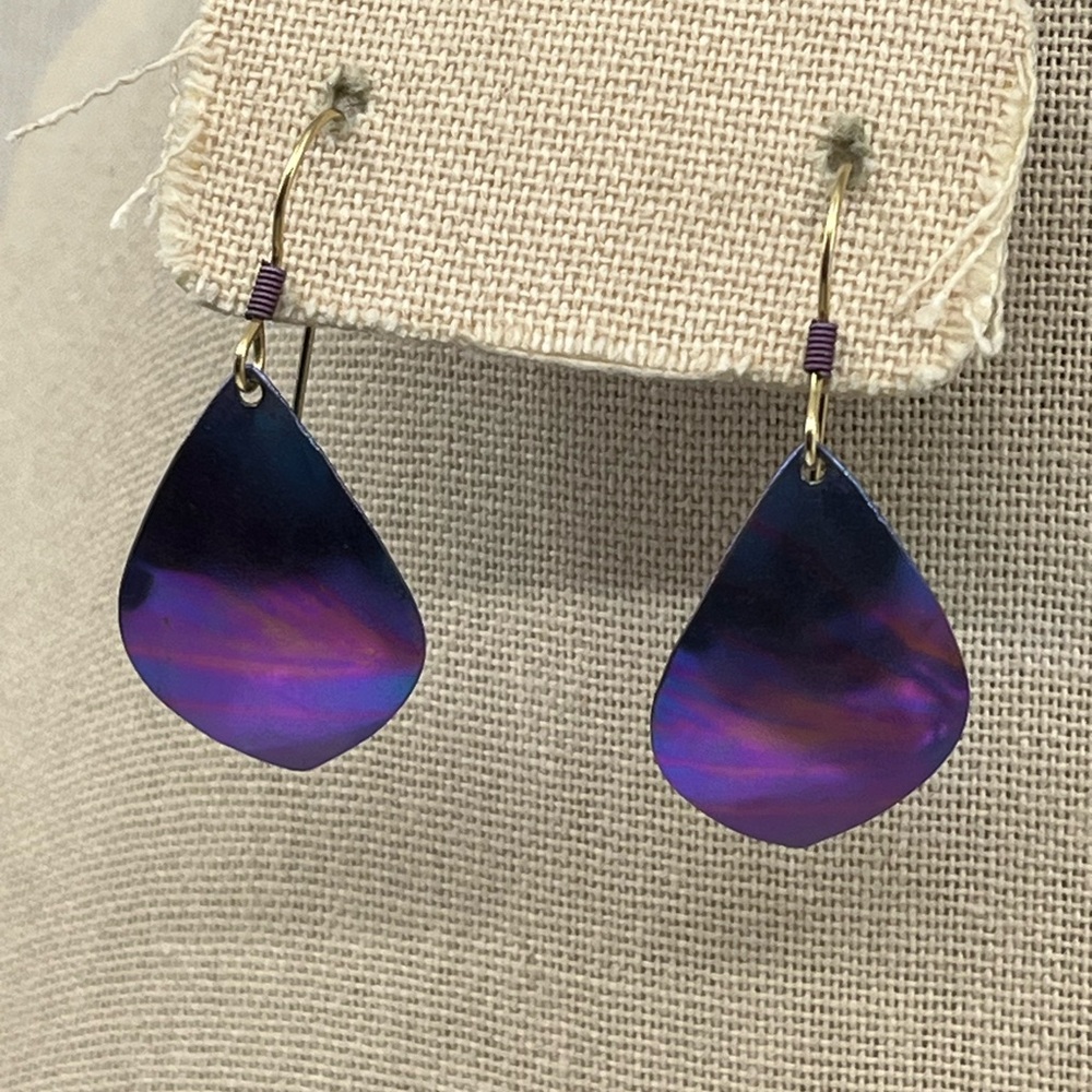 Signed Holly Yashi Hammered Niobium Drop Earrings - Blue & Purple - Picture 13 of 15